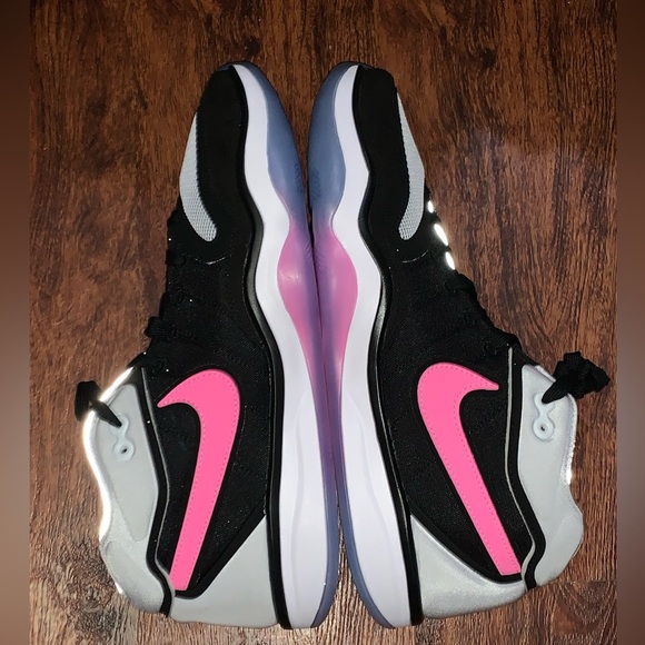 Nike size 11.5 - Picture 10 of 12